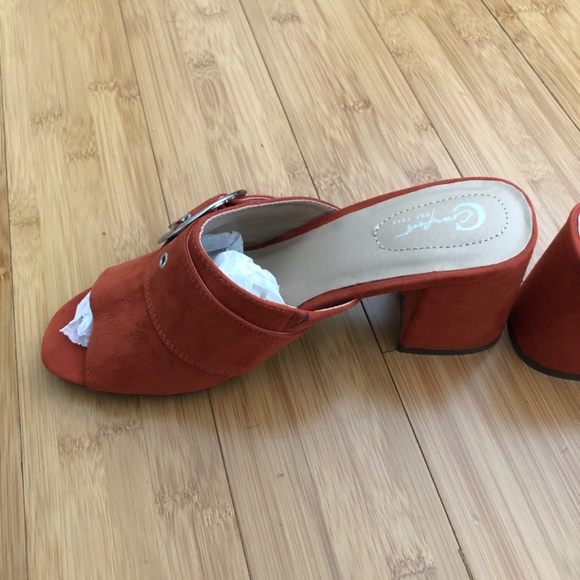 New sandals - Picture 2 of 4